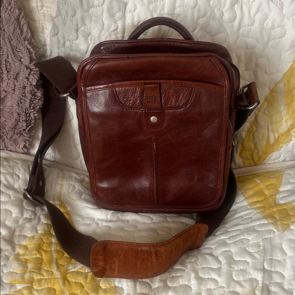 Ellington Rich Brown Leather Messenger Bag